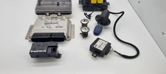 Fiat Multipla Engine ECU kit and lock set 55186489 51712410 46517276