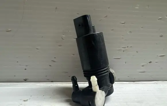 Volvo XC60 Windscreen/windshield washer pump 31693155