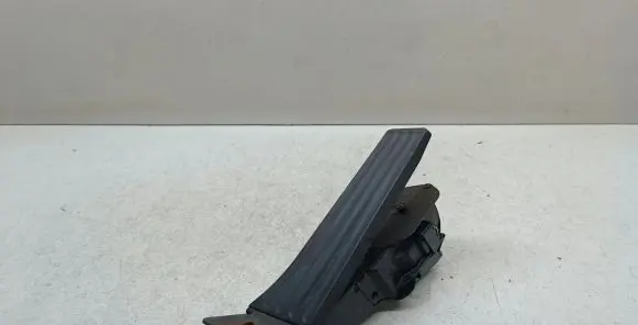 BMW 2 F46 Accelerator throttle pedal 6859999 35426859999