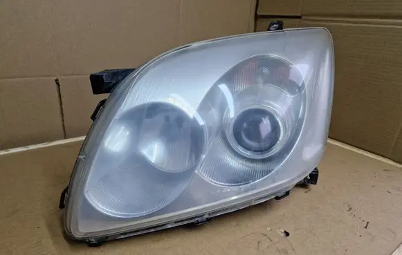 Toyota Avensis T250 Headlight/headlamp