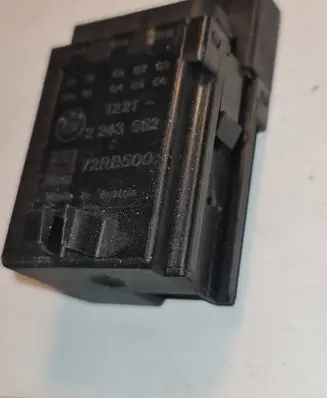 BMW 5 E34 Glow plug pre-heat relay 12212243562 72RB500 1221