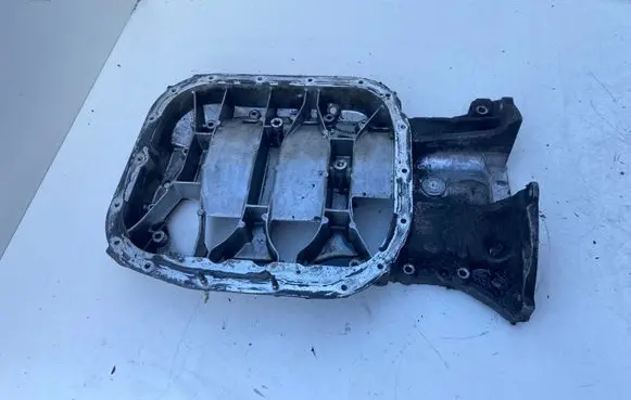 Toyota Avensis T220 Oil sump 27010