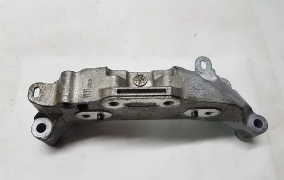 Peugeot 3008 II Engine mounting bracket 9674960380 9813582980
