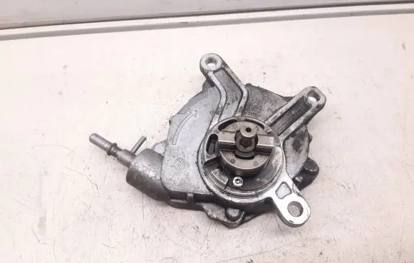Toyota Avensis T250 Vacuum pump 27010794