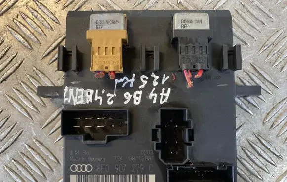 Audi A4 S4 B6 8E 8H Comfort/convenience module 8E0907279C