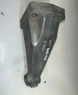 Mercedes-Benz Vito Viano W639 Engine mounting bracket A6462230804
