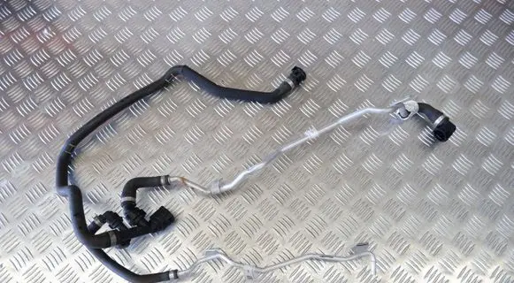 BMW 5 G30 G31 Engine coolant pipe/hose 8572913