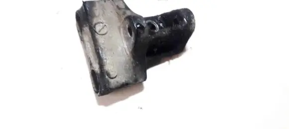 Mazda 626 Engine mounting bracket