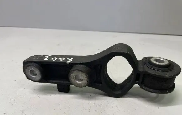 Volvo V60 Engine mount bracket 31330145