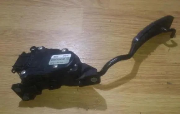 Renault Laguna II Accelerator throttle pedal 8200002905