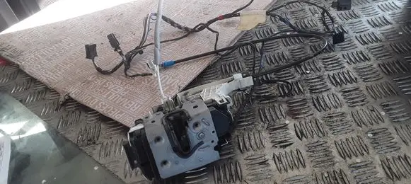 Mercedes-Benz Sprinter W906 Front door lock A9067201435