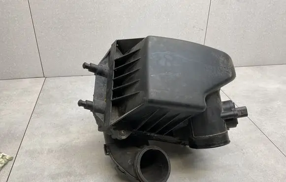 Opel Mokka X Air filter box 95437357