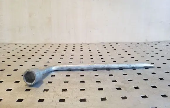 Toyota Corolla Verso AR10 Wheel nut wrench 