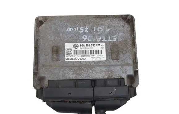 Volkswagen Jetta V Engine control unit/module 06A906033EM 5WP4026701