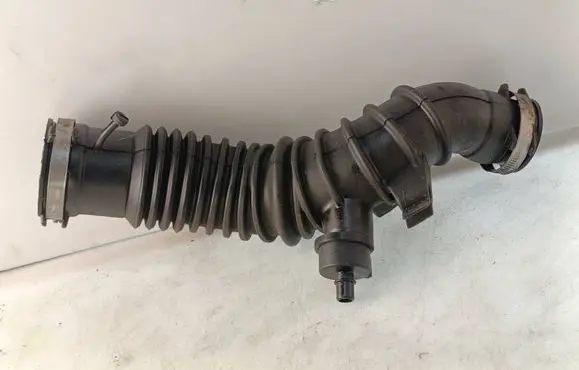 Air intake hose/pipe