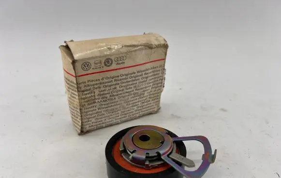 Volkswagen Polo IV 9N3 Timing belt/chain tensioner 036109243AF 036109243AE