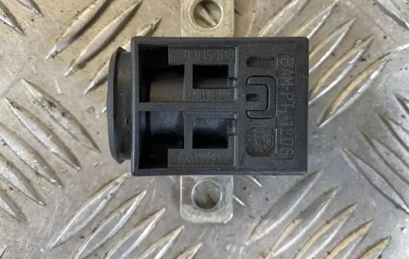 Audi A6 S6 C6 4F Battery relay fuse 4F0915519