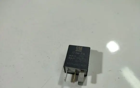 Toyota Avensis Verso Other relay 13266316