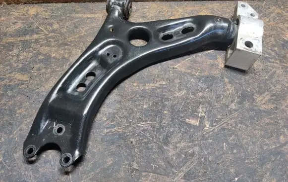 Volkswagen PASSAT B7 Front lower control arm/wishbone 3C0199231E 1K0407165C