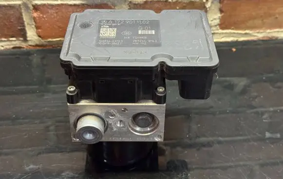 Mercedes-Benz C W204 ABS Pump A1724314912 A1729011102