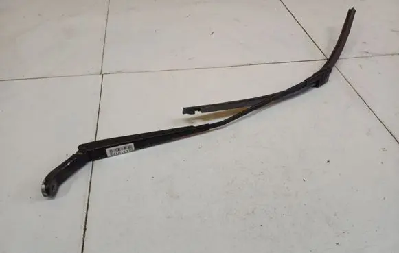 Peugeot 407 Front wiper blade arm 