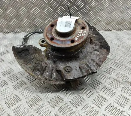 Mercedes-Benz Vito Viano W639 Front wheel hub A6393301332