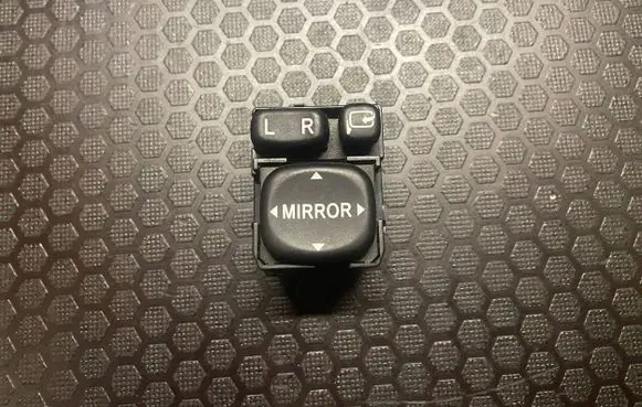 Toyota Avensis T250 Wing mirror switch 183575