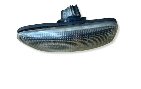Volvo XC70 Front fender indicator light 8658946