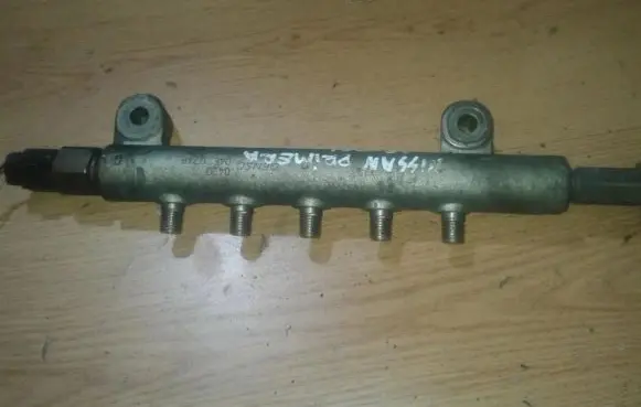 Nissan Primera Fuel main line pipe 04e0748 denso