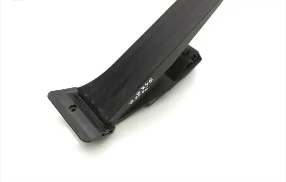 Accelerator throttle pedal