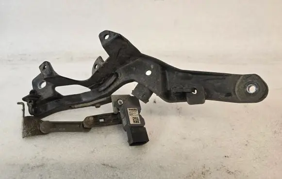 Volvo XC90 Rear suspension height sensor lever 32246988