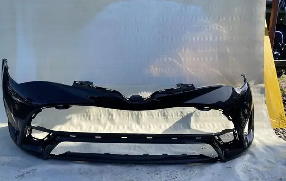 Toyota Avensis T270 Front bumper .....
