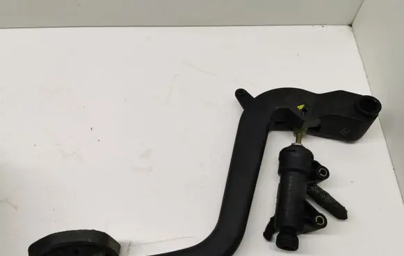 BMW 3 E46 Clutch master cylinder 35311163870