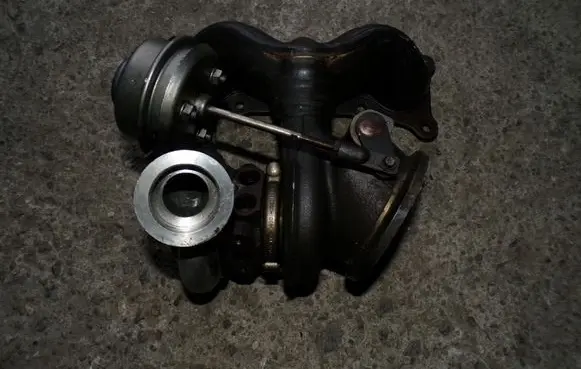 BMW 5 E60 E61 Turbo 7563686