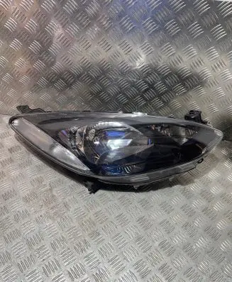 Mazda 2 Headlight/headlamp D651