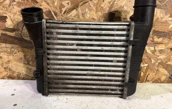 Audi A4 S4 B7 8E 8H Intercooler air channel guide 