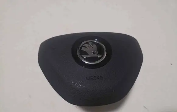 Skoda Octavia Mk3 (5E) Steering wheel airbag 6V0880201T