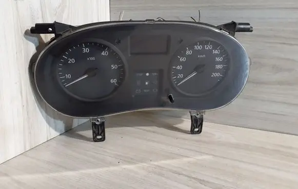 Opel Vivaro Speedometer (instrument cluster) P8200390128
