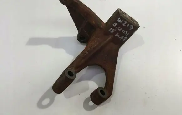Mercedes-Benz E W238 Engine mounting bracket A6541424000