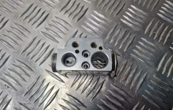 Volkswagen Amarok Air conditioning (A/C) expansion valve 7L0820679D