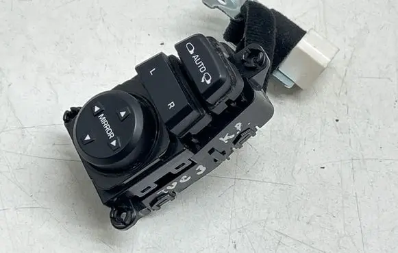 Hyundai Tucson TL Wing mirror switch 93573D3000 TMR01 2005150000311