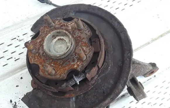 Rear wheel hub