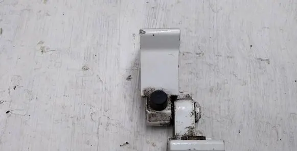 Audi A5 8T 8F Front door lower hinge 8K0831402A A046574