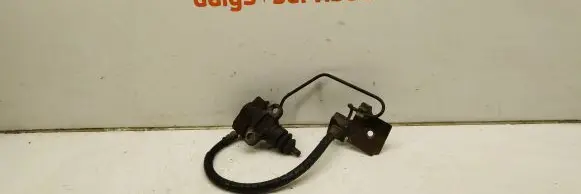 Subaru Forester SF Clutch slave cylinder 
