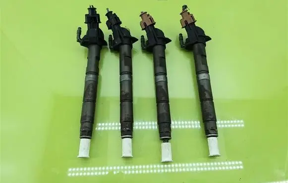 Toyota Yaris Fuel injectors set 2367033050