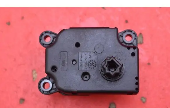 Ford Escape III Air flap motor/actuator AV6N19E616AA