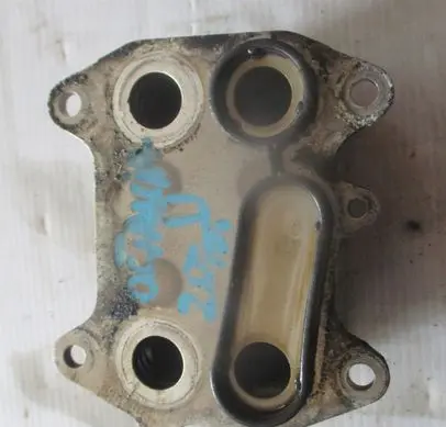 Skoda Octavia Mk2 (1Z) Oil filter mounting bracket 03L117021C