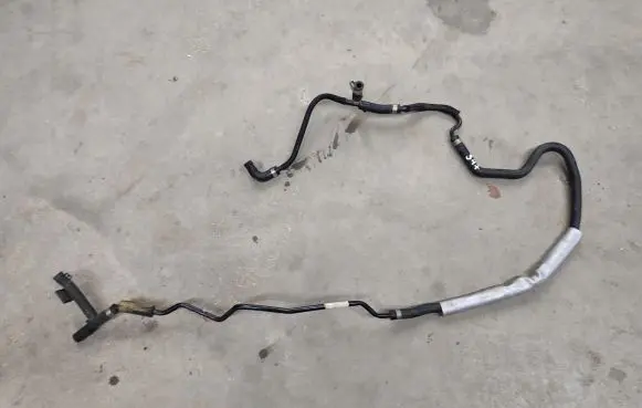 Volkswagen Touareg II Engine coolant pipe/hose 059121055D
