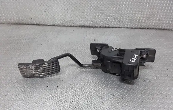Mitsubishi Grandis Accelerator throttle pedal APM30005