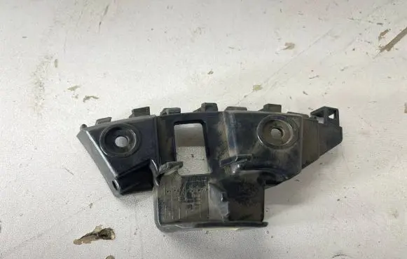 Volkswagen Jetta VI Front bumper mounting bracket 5C6807183 M5X0C